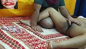 भारतीय पत्नी को पति द्वारा देसी एक्शन में गर्मी से उंगली करती है