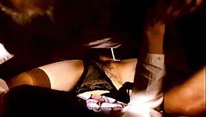 क्लासिक रेट्रो स्टाइल में तीन एंजल्स के चेहरे