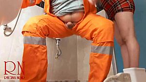 Damn, housewife with no panties seduces plumber!