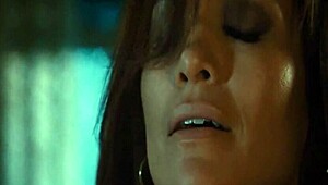 Wow, Hollywood celeb goes fully nude! 😲