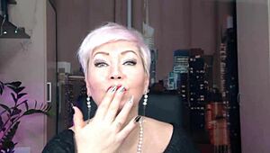 Juicy Russian Milf Aimeeparadise Undresses