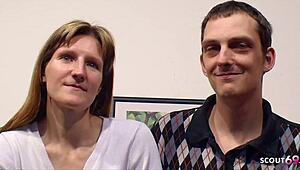 Man, this cuckold husband joins a dumb girlfriend and stranger for a retro threesome 😲