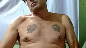 Célio Borba sensualizes alone for you baby