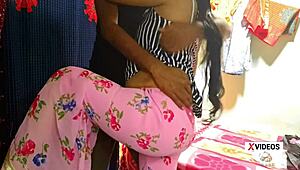 यह क्यूट नेवलीवेड भाभी शायद हसबैंड से कभी इतनी वाइल्ड एक्शन नहीं मिली। पब्लिक क्रीमपाई हॉर्नी यंग 18+ कपल के साथ।