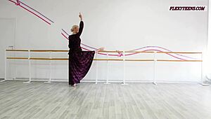 Anna Sigarga Shows Insane Gymnastics With Flexible Teen Body In Wild Action