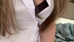 थाई कॉलेज गर्ल सेक्सी आवाज में सेल्फी