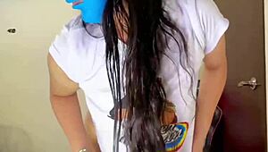 mi madrastra se masturba sola en la habitacion 😏