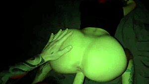 यह उस पेटाइट 18+ के लिए बहुत छोटा है