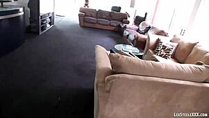 रेबेका लिना्रेस को हाई हील्स में लेक्स स्टील ने उंगली डालकर जोरदार चोदा