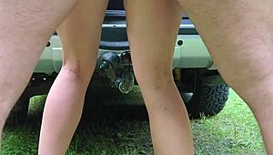 mann fickt mich in arsch während ich auf der anhängerkupplung sitze 😈