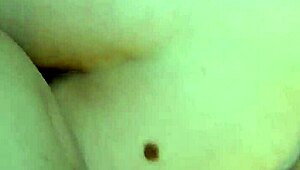 um cuzinho rosinha pronto pra fuder e encher de leitinho bem rápido.