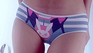 Intriguing Pussy Play in College Dorm