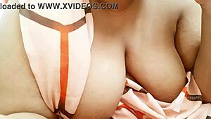 Indian Sexy Aunty With Big Tits