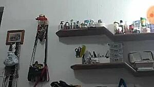 I love watching that morena's big ass dancing seductively.