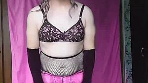 Ever Seen a Big Ass White Boy Crossdresser Dance So Sexy?