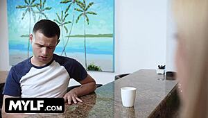 गॉर्जियस मिल्फ स्टेपसन को डीप कम इनसाइड के लिए फुसलाती है