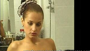 एमेच्योर मेच्योर कपल बाथरूम में हार्डकोर एक्शन से वाइल्ड हो जाता है