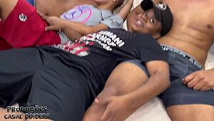 लेस्बियन कपल फ्रेंड्स के साथ पार्टनर्स स्वैप करके वाइल्ड सेक्स करती है 😜