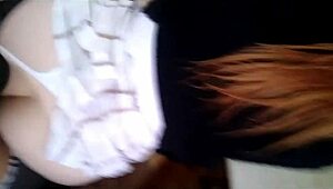 Follando en el Salon con Colegiala de Gran Culo Primeriza