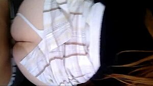 Follando en el Salon con Colegiala de Gran Culo Primeriza