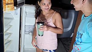 JA ERA TARDE ELE VEIO PRA COMPRAR A GELADEIRA E ACABOU COMENDO MEU CU TRAILER