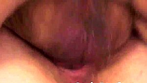 ओल्ड मैन शेव्ड यूरोबेब को बिग टिट्स के साथ फक करता है