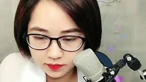 korean beauty with short hair livestreams on uplive