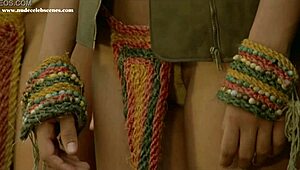 मसाकर इन डायनासॉर वैली 1985 के स्टनिंग न्यूड सीन दिखाओ!