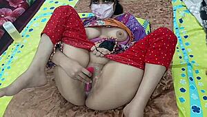 Pakistani girl video calls client on whatsapp