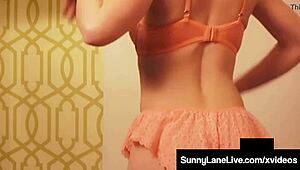 How does sex-starved Sunny Lane finger her juicy wet pussy so good?