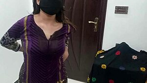 सोबिया नासिर ग्राहक की डिमांड पर नंगी डांस करती हुई