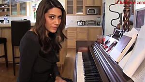 Hey, jerkoff now so we can finish piano lesson! 🎹