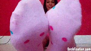 hey, lick my pussy n worship my feet, slave boy...