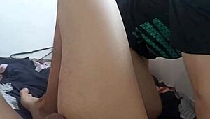 mi hermanastra quiere vivir conmigo y me folla duro en doggystyle cachondo