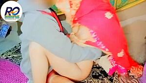 देसी दीदी भाई द्वारा हिंदी आवाज में वेबकैम पर फिंगरिंग करते हुए कैच हुई