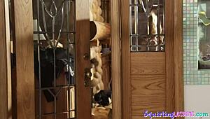 एशियन हॉटी ओरल चूसाई के बाद चूत से फुहार मार रही है