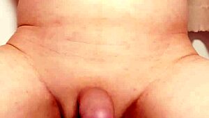 Watch Japanese gay amateurs give handjob and cumshot in this video!