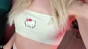 sweet eaton in fitted white leggings