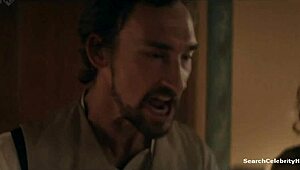 रोसमंड पाइक टॉपलेस होकर विमेन इन लव एप2 2011 में आती है