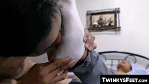 Twinks Andrew And Joshua Enjoy Barebacking Session!