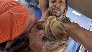 Fiz Uma Putaria No Carro Com Minha Amiga