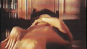 लैटिना और एशियाई रेडहेड लिंगरी में बड़े स्तन और पेटाइट कर्व्स से टेस करती हैं