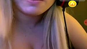 Una bella tettona bent over in doggystyle