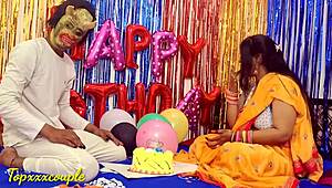 देसी भाभी रैंच पर भूत के साथ जन्मदिन मनाती है, जिससे पति के साथ रफ फकिंग होती है