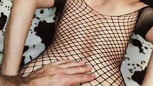 i'm watching this hot milf couple do anal sex and assfucking so good