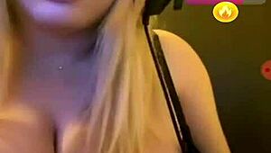 Una bella tettona bent over in doggystyle