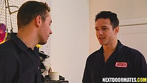 Big cock car mechanic fucked by buddy in hot session 😏