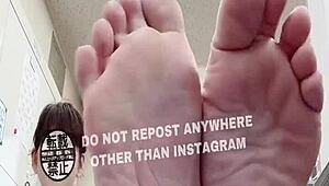 JAPANESE FETISH FEET WORSHIP AT THE OFFICE.