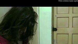 इंडियन भाभी बिग टिट्स के साथ स्टीमी अफेयर के लिए छुपकर आती है