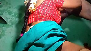 अरे, देखो यह भारतीय टीचर लवली कमशॉट पा रही है